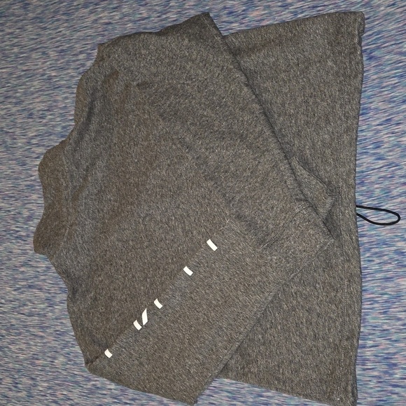 Calvin Klein Women's Cropped Sweatshirt Gray and White Size M - Picture 2 of 8